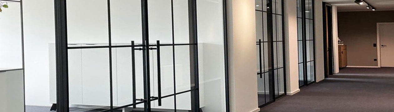 Aluminium Loft-Schiebetüren im Büro Doralux