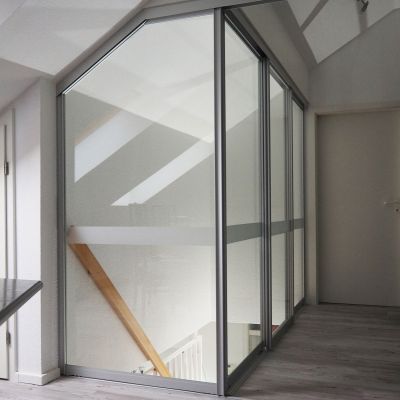 Schiebetürlösung für das Treppenhaus in einer Dachschräge Marke Doralux